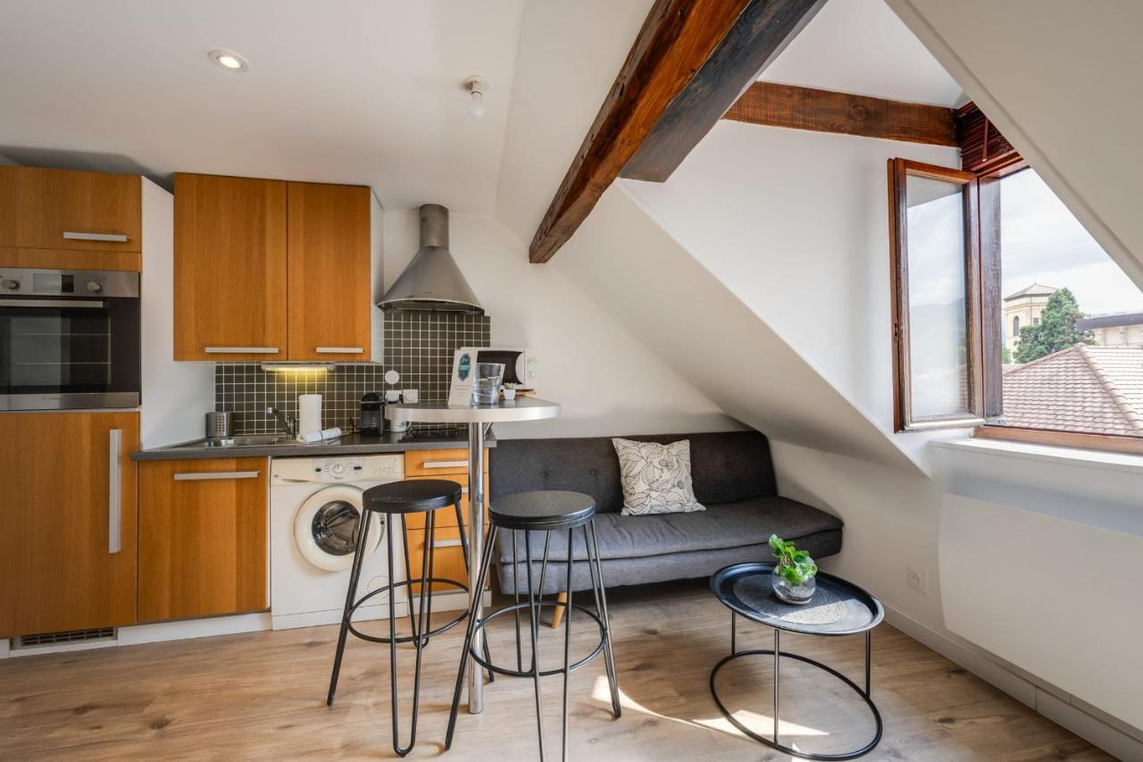 Duplex Vue Montagne - idéalement placé avec sa vue sur les toits Annecy Exterior foto